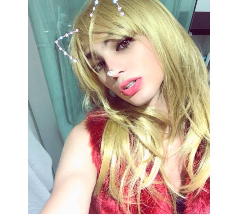 Trans blonde irrésistible dans votre ville